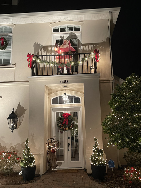 E8EEB702-F680-4E54-B367-695F8F959548