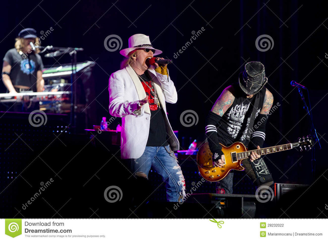 axl-rose-chris-pitman-28232022.jpg