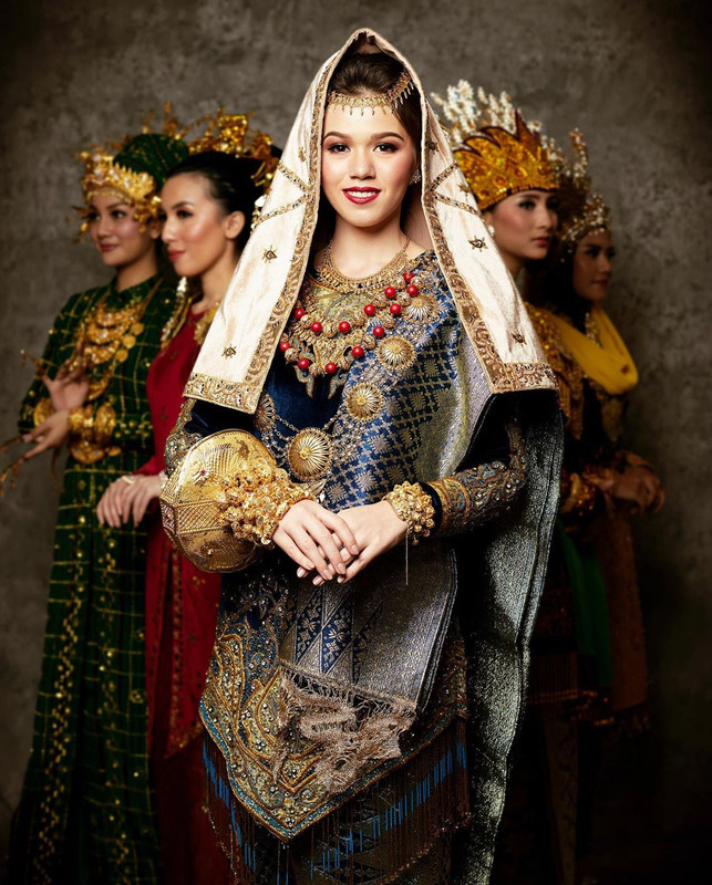 Kalistas Iskandar (Louise Kalista Wilson-Iskandar) merupakan finalis Top 6 Puteri Indonesia 2020. Ia juga peraih penghargaan Miss Congeniality dalam kontes kecantikan Puteri Batik Nusantara 2018.