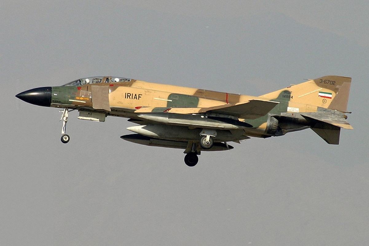 Scan010 Iranian F-4D