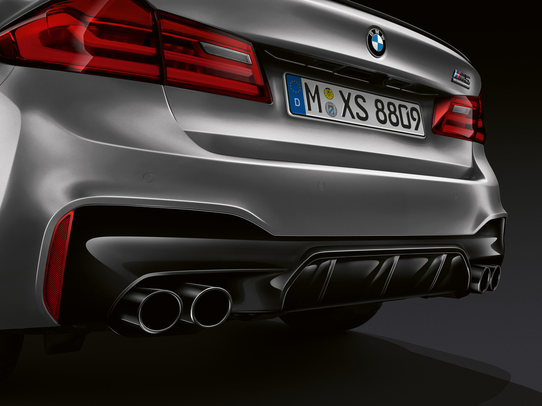 P90300373_highRes_the-new-bmw-m5-compe