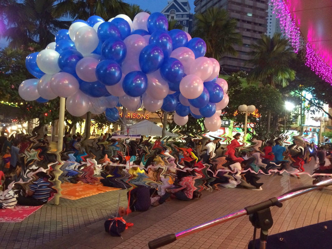 Theme park / Amusment park balloons - Balloon and Inflatable Fetish Forum