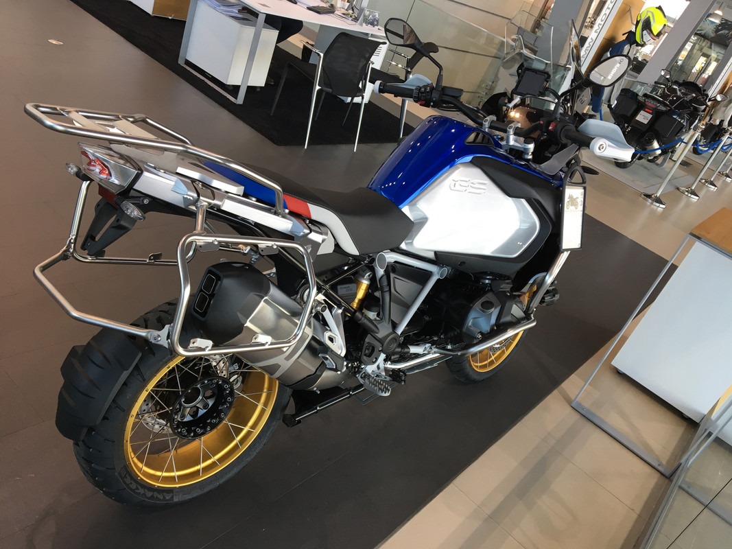 703D8C93-30BA-42AD-A677-0049DF141789