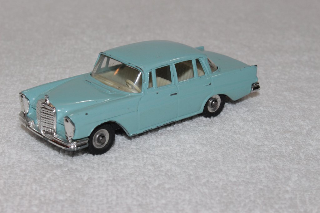 120_DT_186_Mercedes-Benz_220_SE