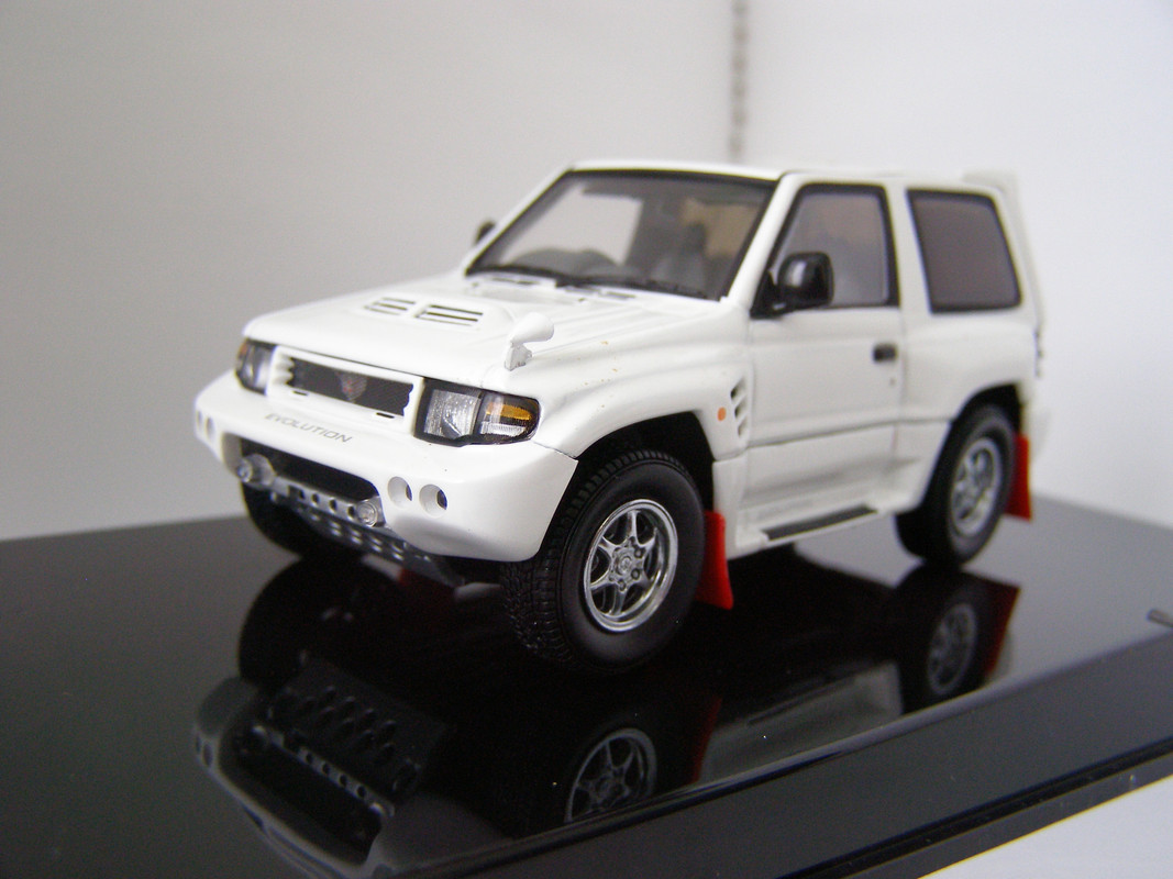 Mitsubishi Pajero evo by AutoArt (2)