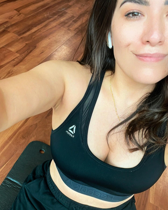 Se Supone de la Cantautora mexicana Ale Zéguer escuchado en ciberninjas