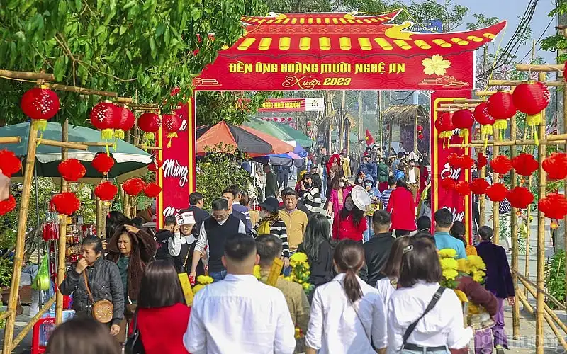 Lễ hội tại Đền Quan Hoàng Mười