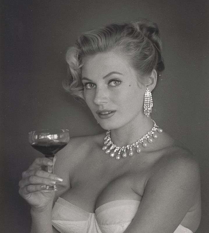 anita_ekberg_mb77