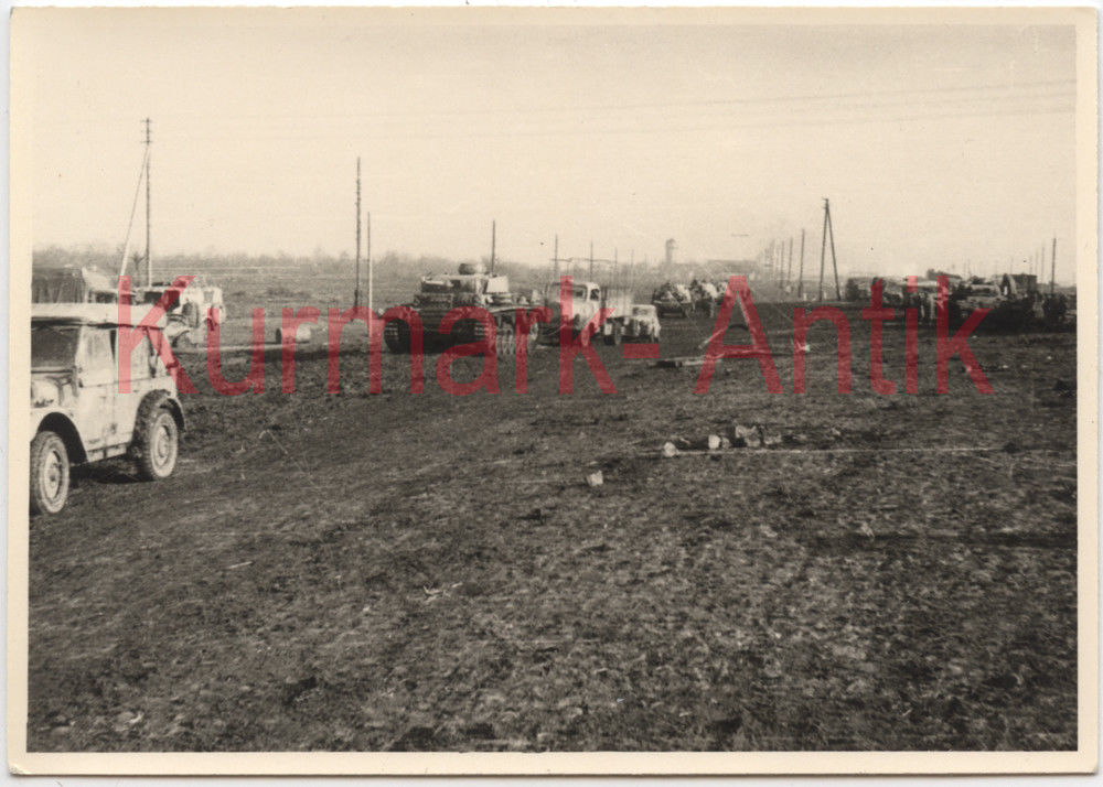 Foto Wehrmacht Ungarn 1945 Panzer III Ausf. N Turmschürze LKW PK