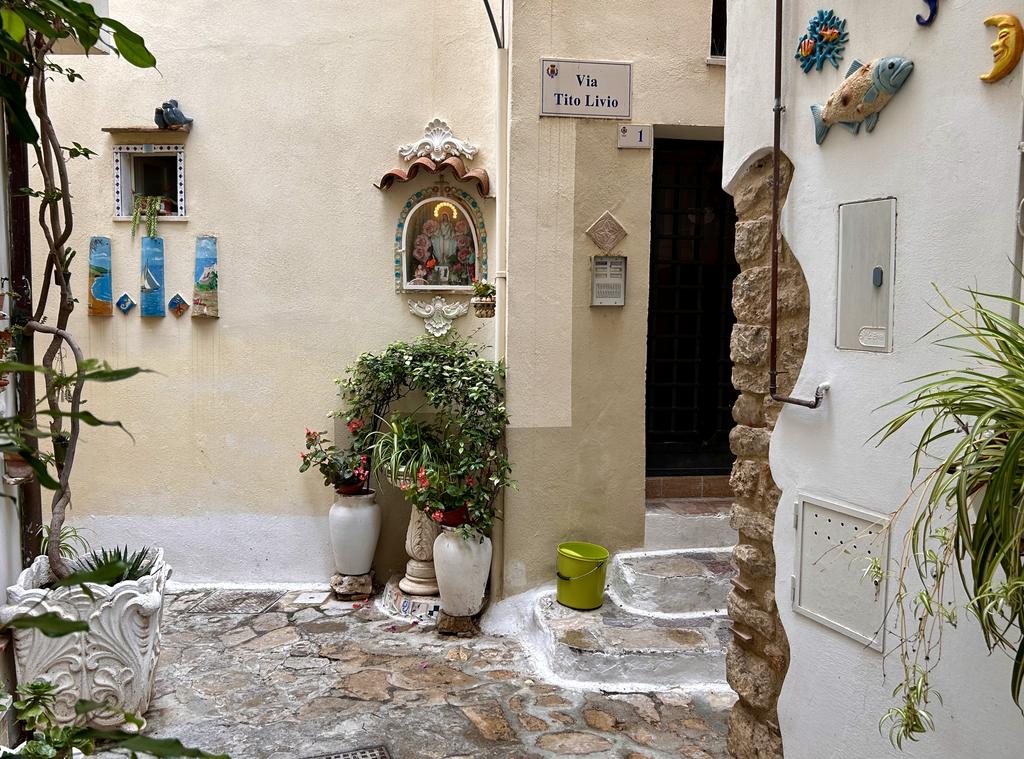 Жаркий сентябрь на побережье Тирренского моря. Жаркий сентябрь на побережье Тирренского моря.