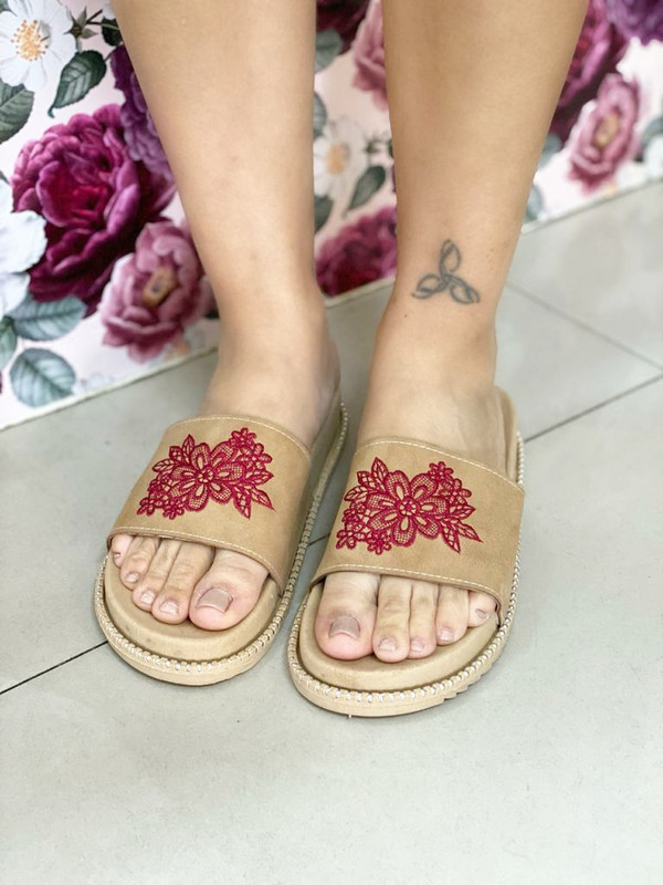 sandalia bordada