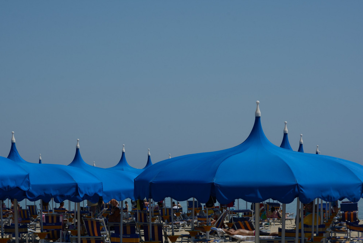 blueturkishstylebeachbrollies.jpg