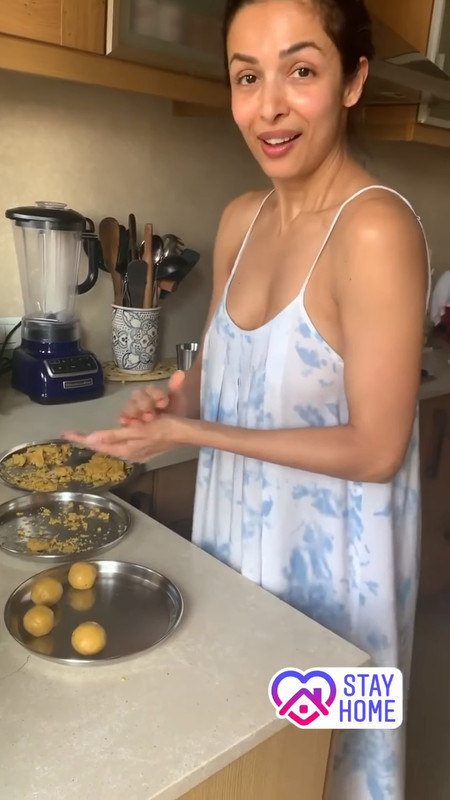 Malaika arora wardrobe malfun.mp4_snapshot_00.02.202