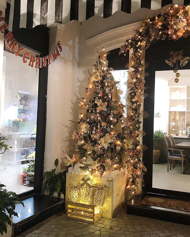 Mê mẩn 8 QUÁN CAFE DECOR GIÁNG SINH siêu lộng lẫy ở Hà Nội cho các tín đồ sống ảo - ảnh 34 me man 8 quan cafe decor giang sinh sieu long lay o ha noi cho cac tin do song ao - anh 34