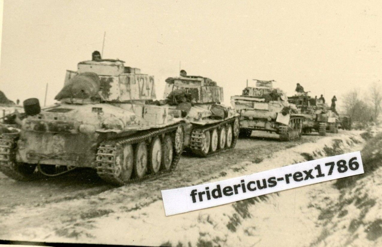 J4 Foto Ostfront Oblast Moskau Lama Übergang HKL Panzer Abt. PragaTNH PzKpfw 38t