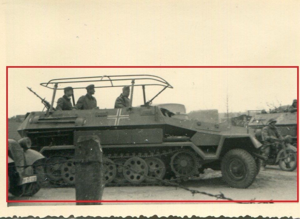 WW II Foto Deutscher Panzerspähwagen in Fahrt