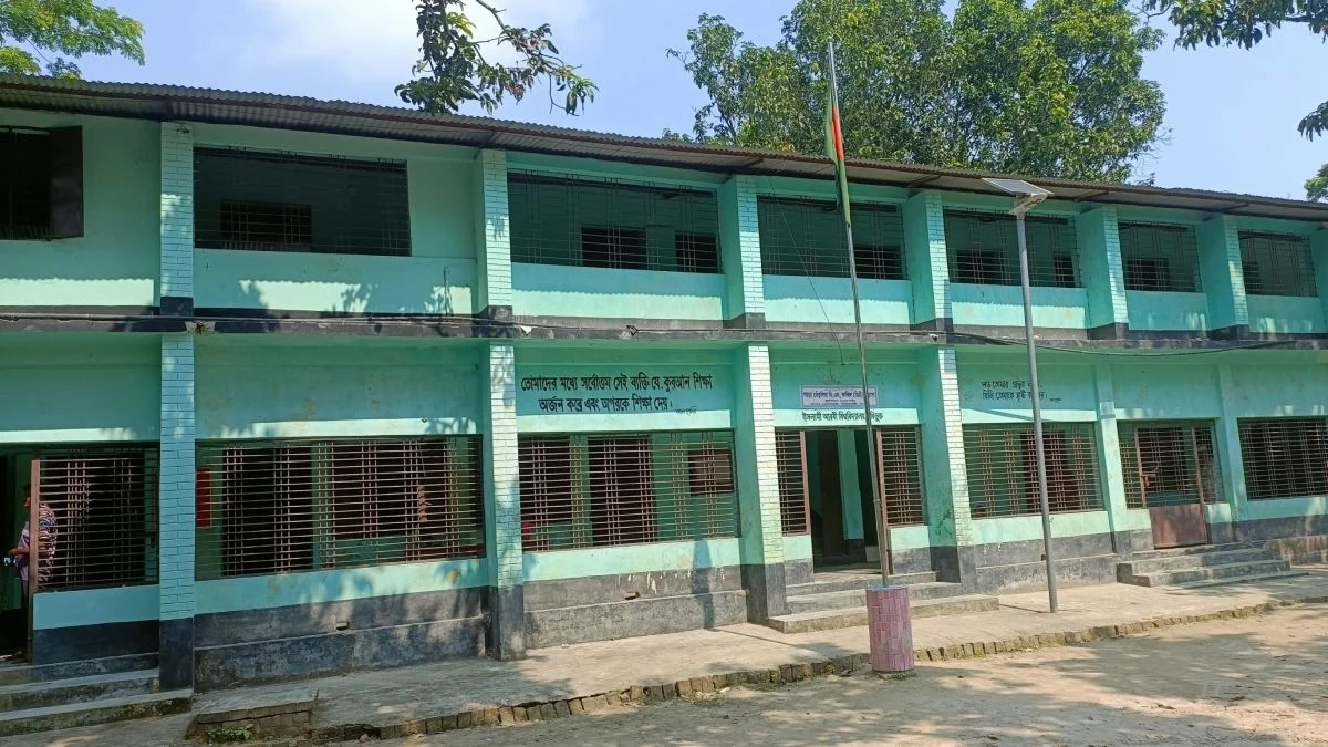 নিলামের টাকা বকেয়া রেখেই ভবনের মালামাল সরানোর অভিযোগ যুবদল নেতার বিরুদ্ধে