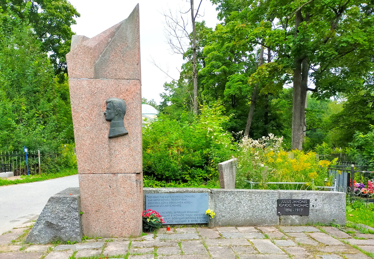 Lithuanian-poet-and-writer-Julius-Janonis-(1896-1917)-monument