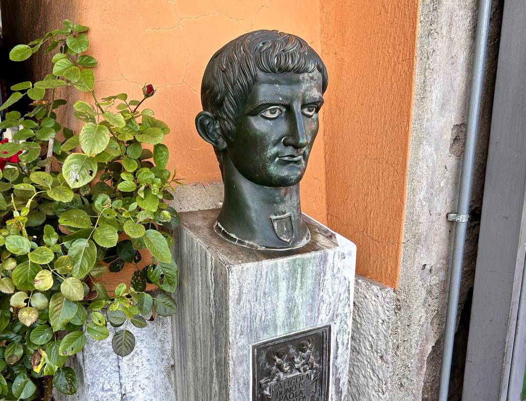 Жаркий сентябрь на побережье Тирренского моря. Жаркий сентябрь на побережье Тирренского моря.