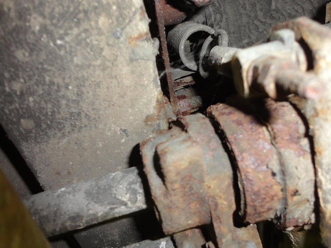 Branquard arrière gauche DSC04741