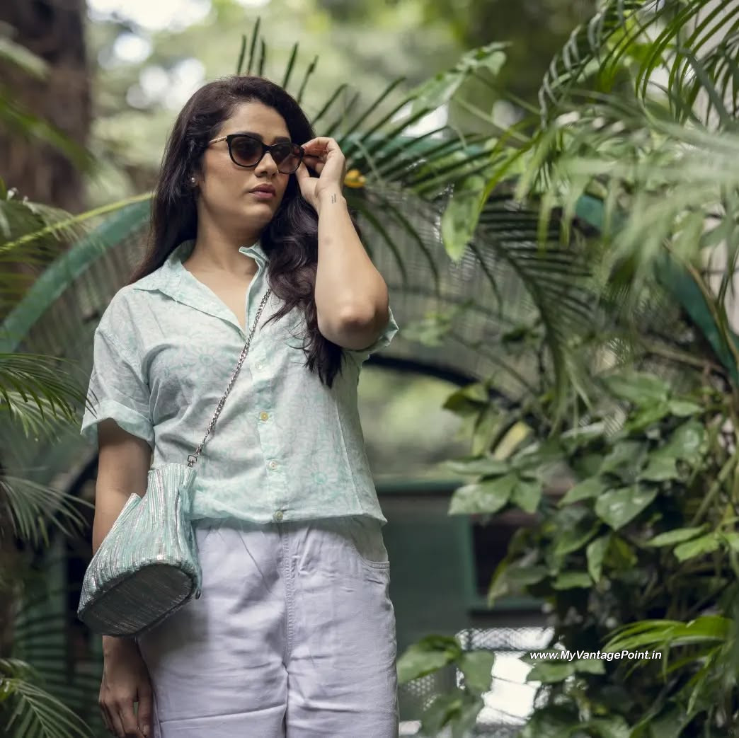 20-Girija-Oak-Godbole-Hot-Photos-HD-Mobile-Wallpaper-In-Western-Outfits-My-Vantage-Point