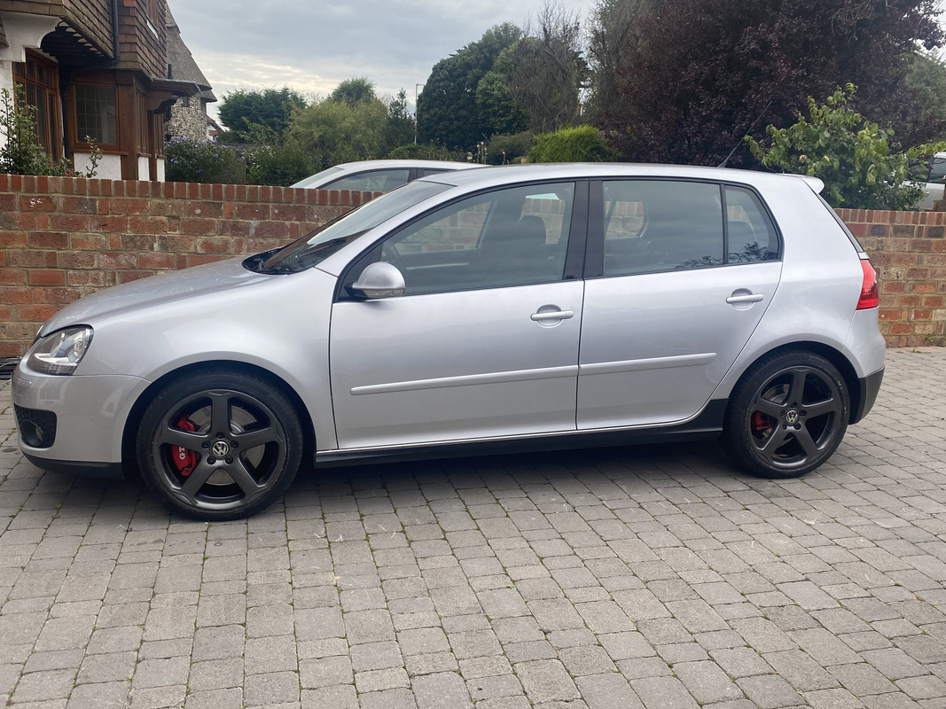 DBE69200-4706-4906-AD38-7E65B61107F9