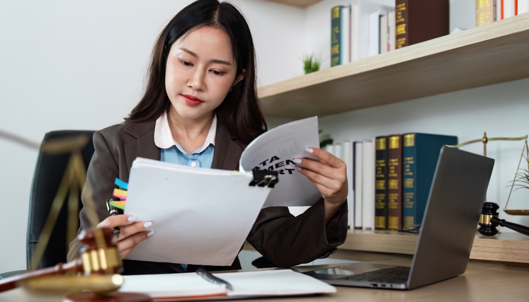 personnes qui se parlent en langues des signes