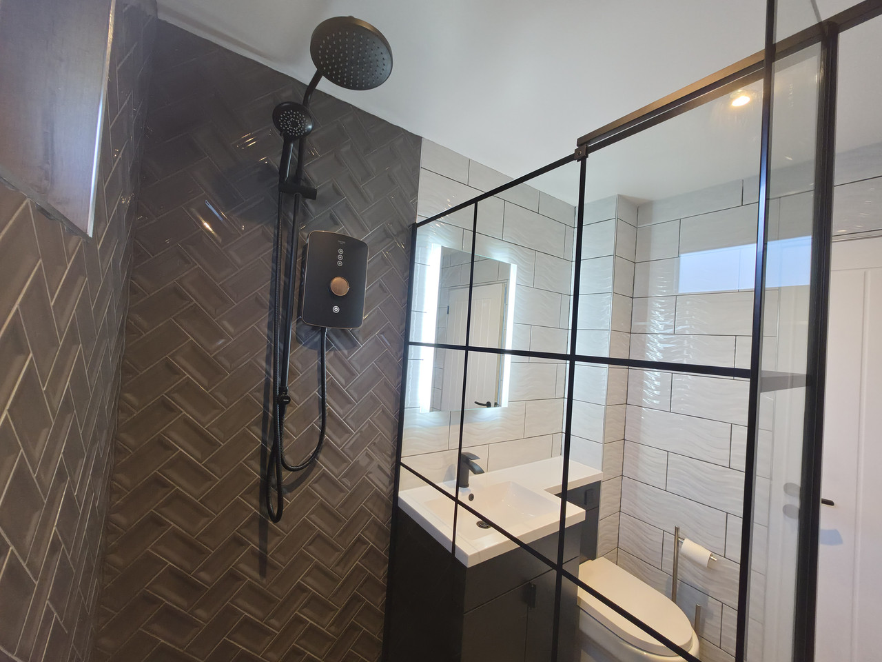 Hotel-spec shower room