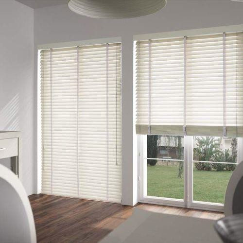 white-wooden-venetian-blinds-02.jpg