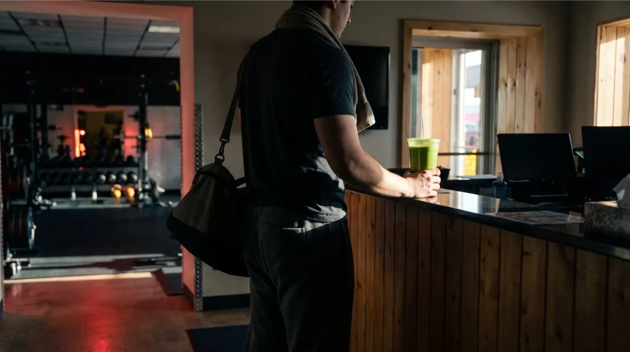 A member picking up a shake at the Sportset Shakes counter