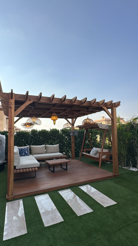 برجولة مع جلسات خارجية