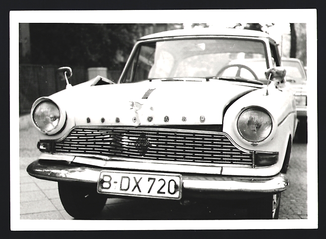 4 Fotografien Auto Borgward Arabella Unfallwagen mit Front und Heckschaden Kfz Kennzeichen Berlin