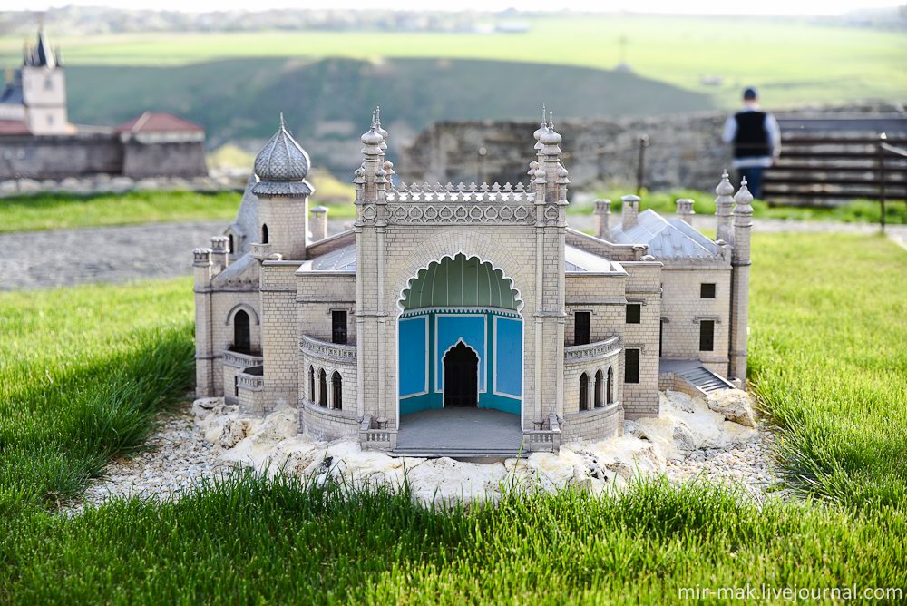 Musée de la miniature à Kamianets-Podilskyi Miniatures-museum-castles-kamianets-podilskyi-ukraine-8