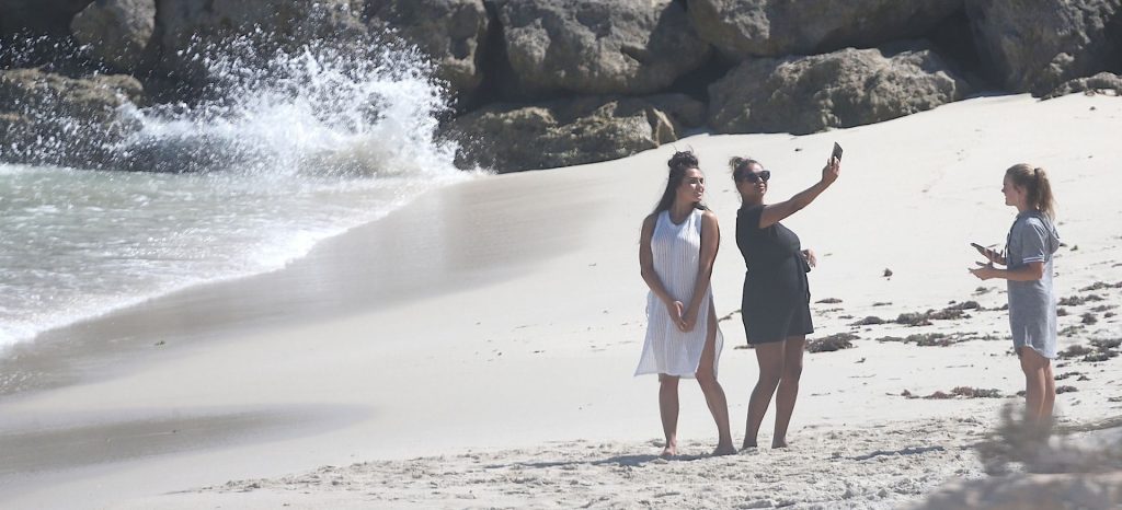 Holly-Young-Upskirt-STARS-com-29