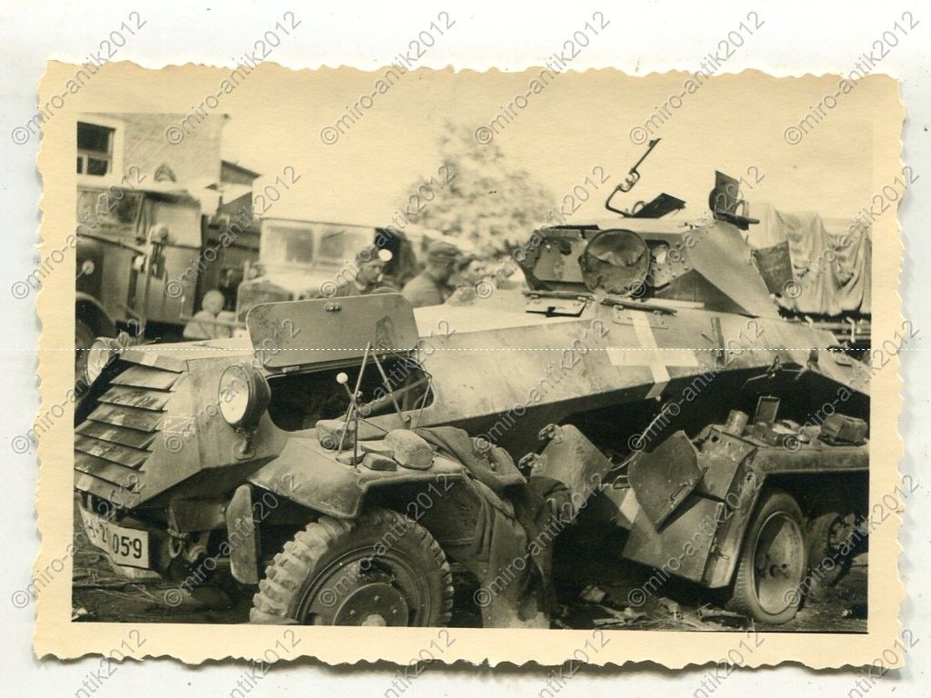 Foto, Wehrmacht, zerstörter Panzerspähwagen, Ein