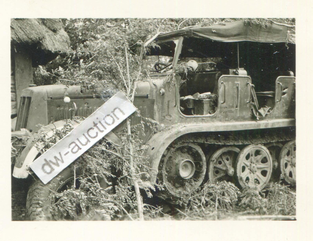 Sturmgeschütz Abt. , zerstörtes SdKfz Halbkette