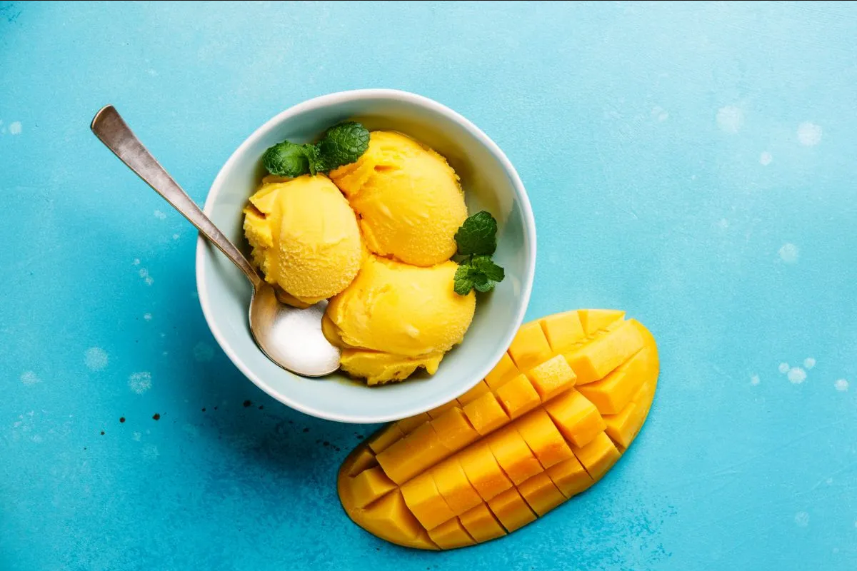 Cómo hacer una deliciosa nieve de mango con solo tres ingredientes