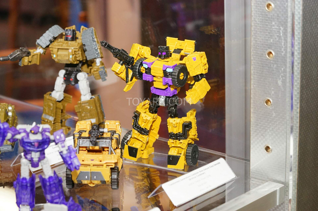 SDCC2015-Hasbro-Transformers-Combiner-Wars-029
