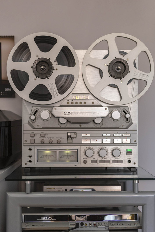 [Bild: TEAC-X2000-R-Bild02-klein.jpg]