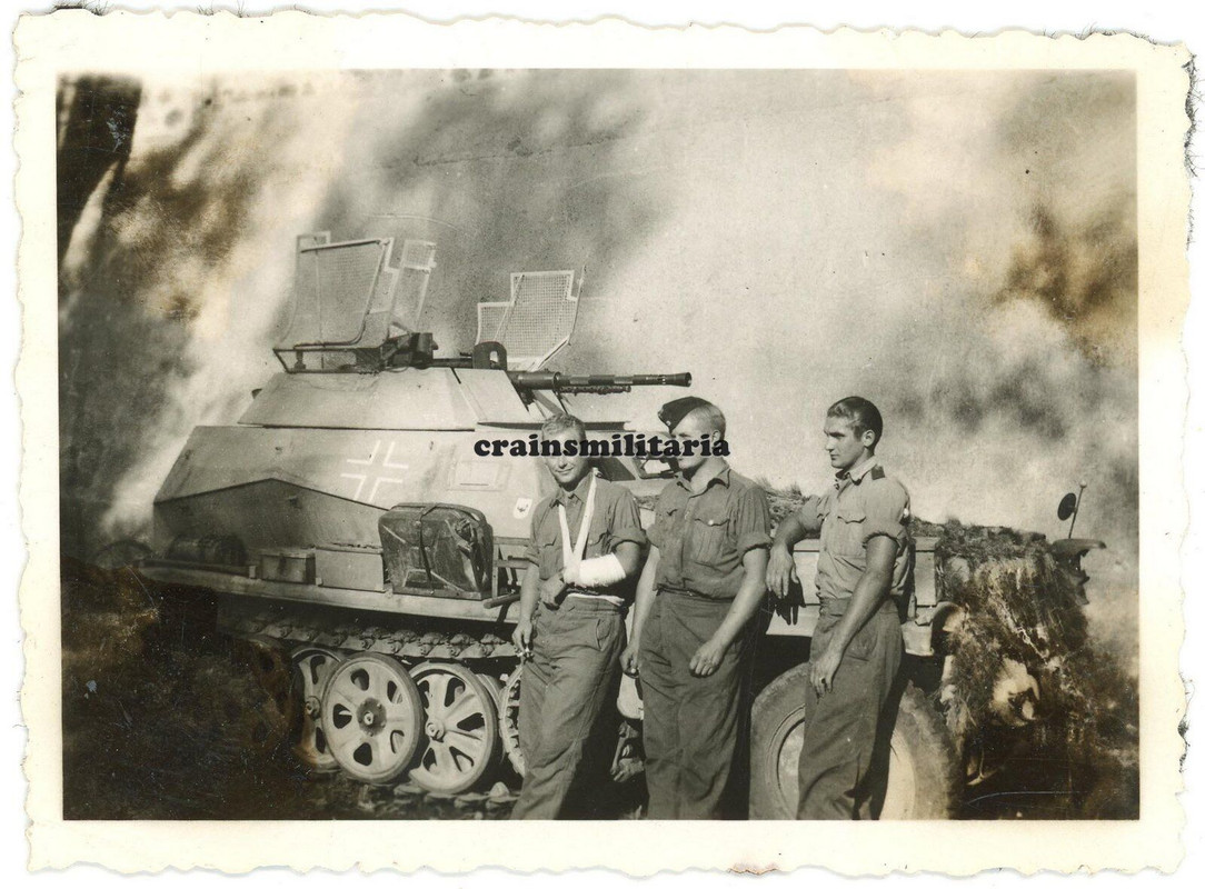 Orig. Foto 29.PGD Panzeraufklärer mit Panzerspähwagen SdKfz 250 in Italien 1944