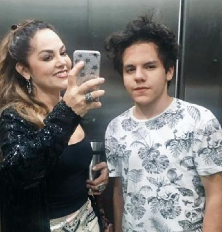 Tatiana ¿Quiénes son los apuestos hijos de la cantante?
