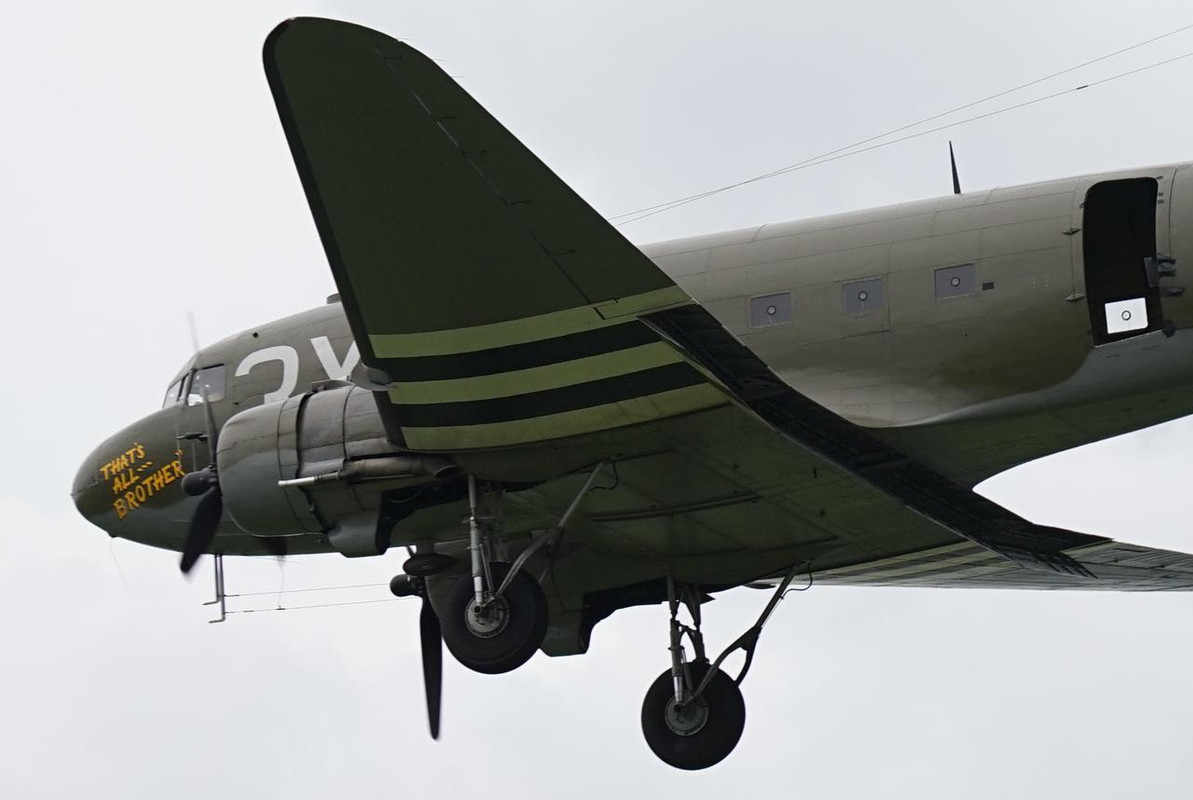 Dakota Over Normandy - Juin 2019 - 75ème anniversaire du débarquement A6026-D15-2021-4-CAC-94-CB-05-B4-E17-D2803