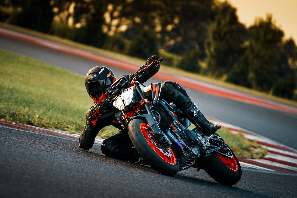 Новые расцветки KTM 890 Duke R 2022