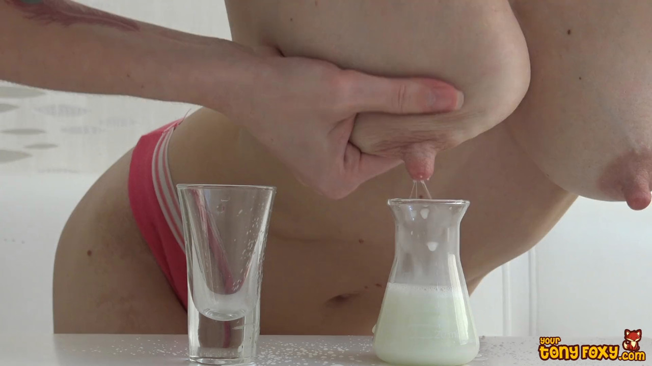 [Image: FILLING-SHOT-GLASSES-WITH-MY-HOT-MILK-mp...19-468.jpg]