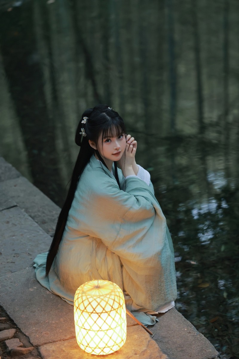 白莉爱吃巧克力 古风汉服 国风写真【10P｜49.4MB】插图6