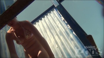 [Image: Voyeur15825091253.jpg]