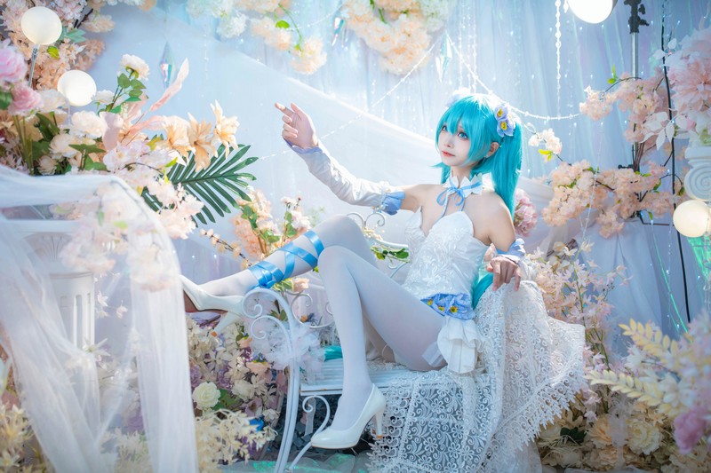 艾西Aiwest 初音未来粉蝶花Cosplay写真图集 Miku高清美图 44P (159.9M)插图1