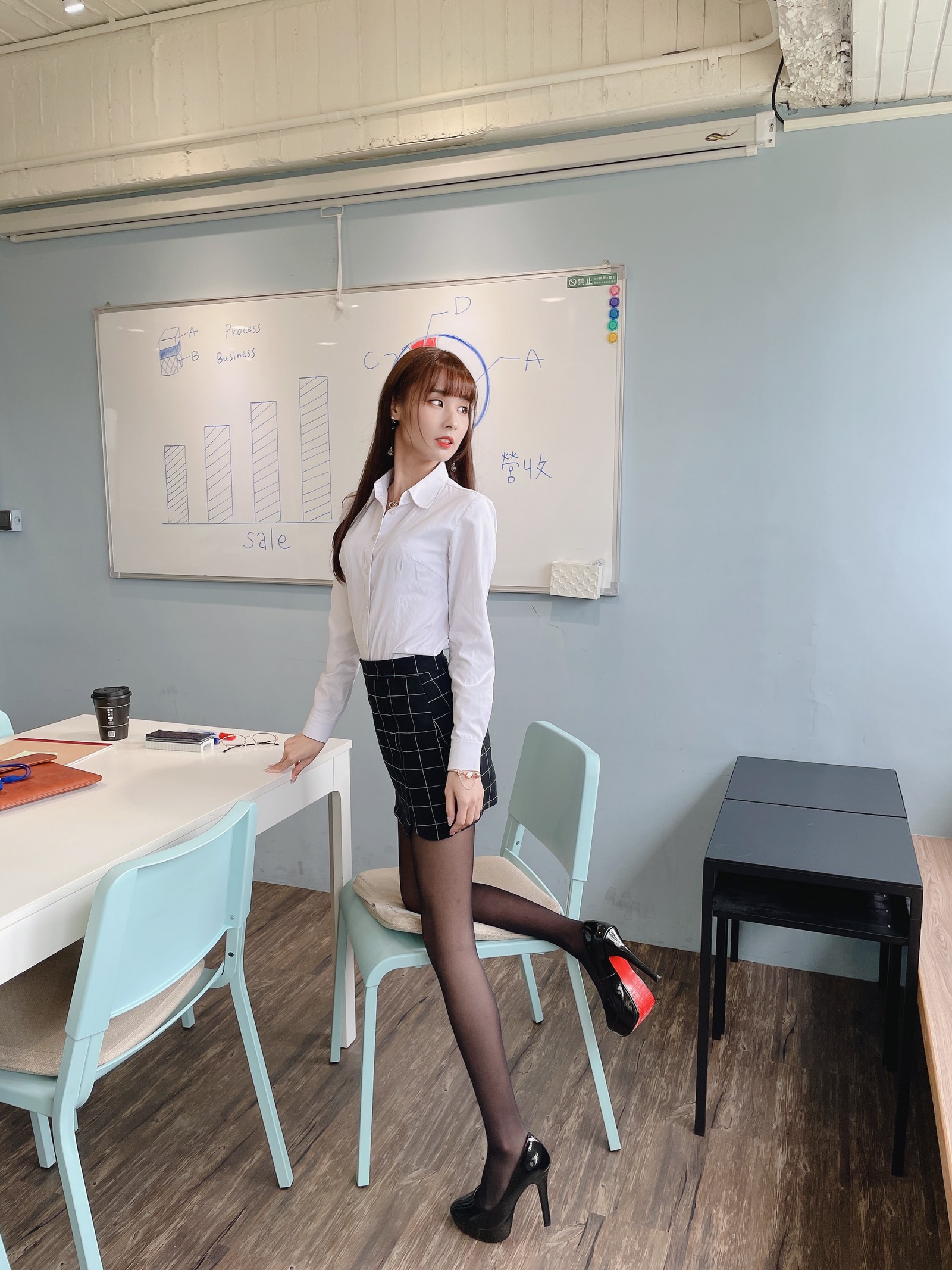 泥泥汝 OL 女郎 B 主题 写真＋视频合集｜高人气职业风作品（350P｜12V｜840MB）插图9