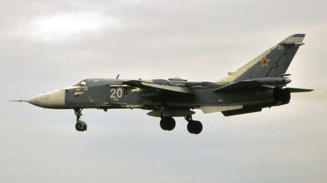 11 ORAP Su-24MR 20 White_0615305