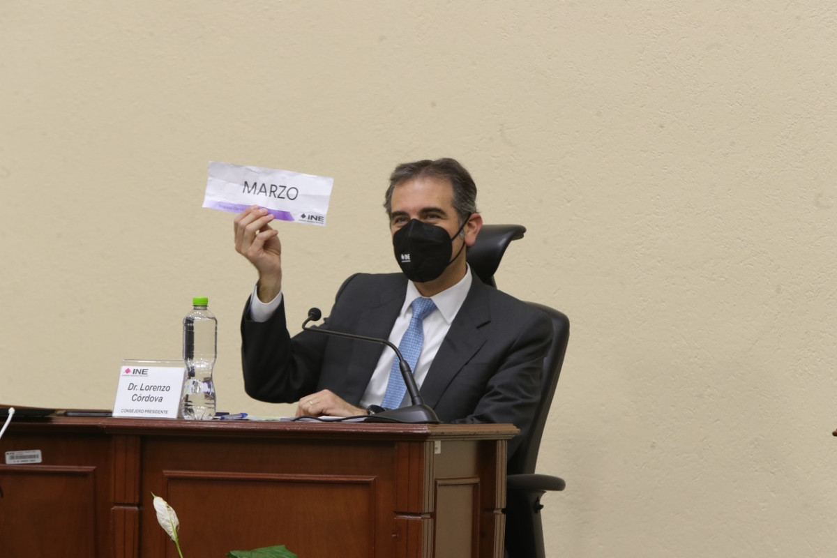 INE elegirá a los nacidos en marzo y abril como funcionarios de casilla 2022